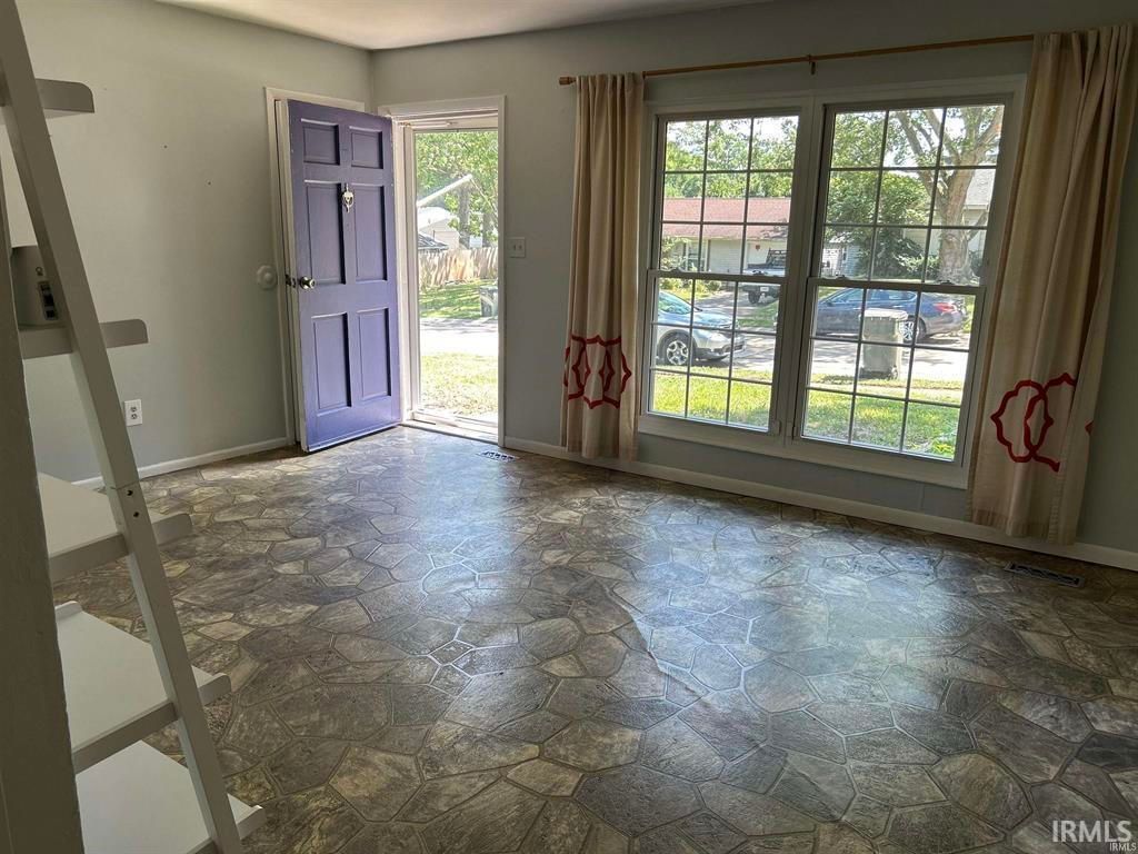 Photo of 1327 Northlea Drive, South Bend, IN 46628 (MLS # 202548682)