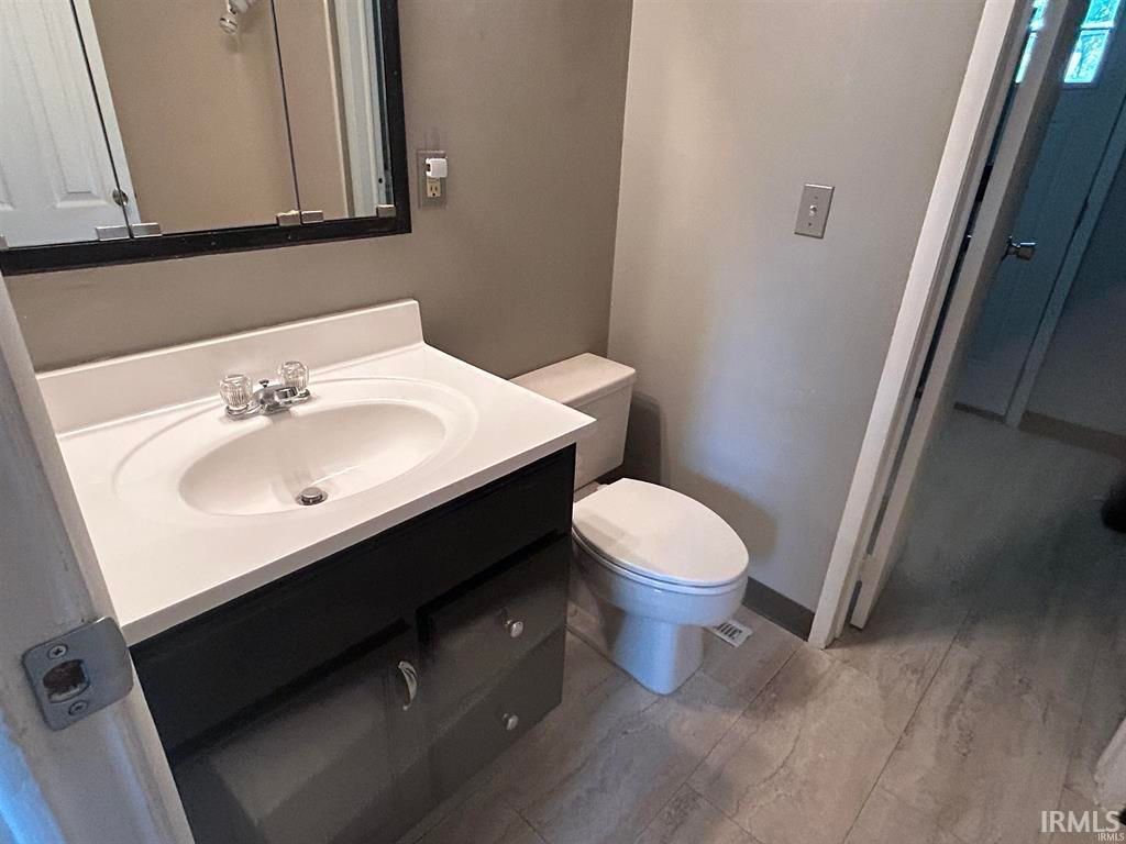 Photo of 1327 Northlea Drive, South Bend, IN 46628 (MLS # 202548682)