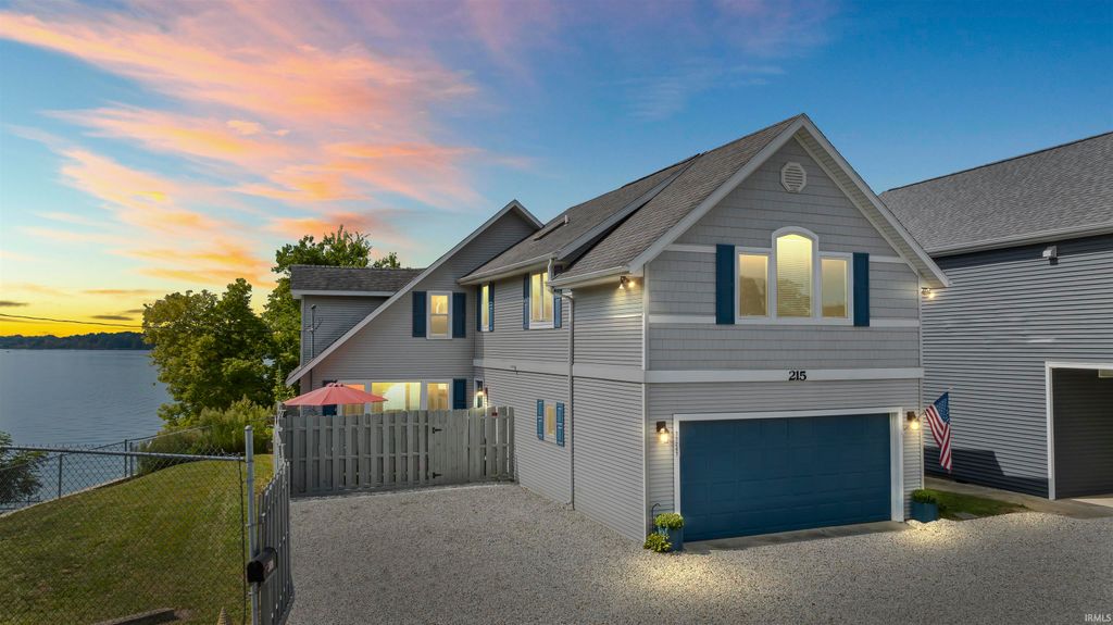 Photo of 11247 N East Wawasee Drive, Syracuse, IN 46567 (MLS # 202608847)