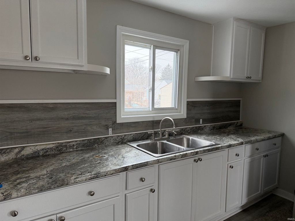 Photo of 511 E Pettit Avenue, Fort Wayne, IN 46806 (MLS # 202601603)