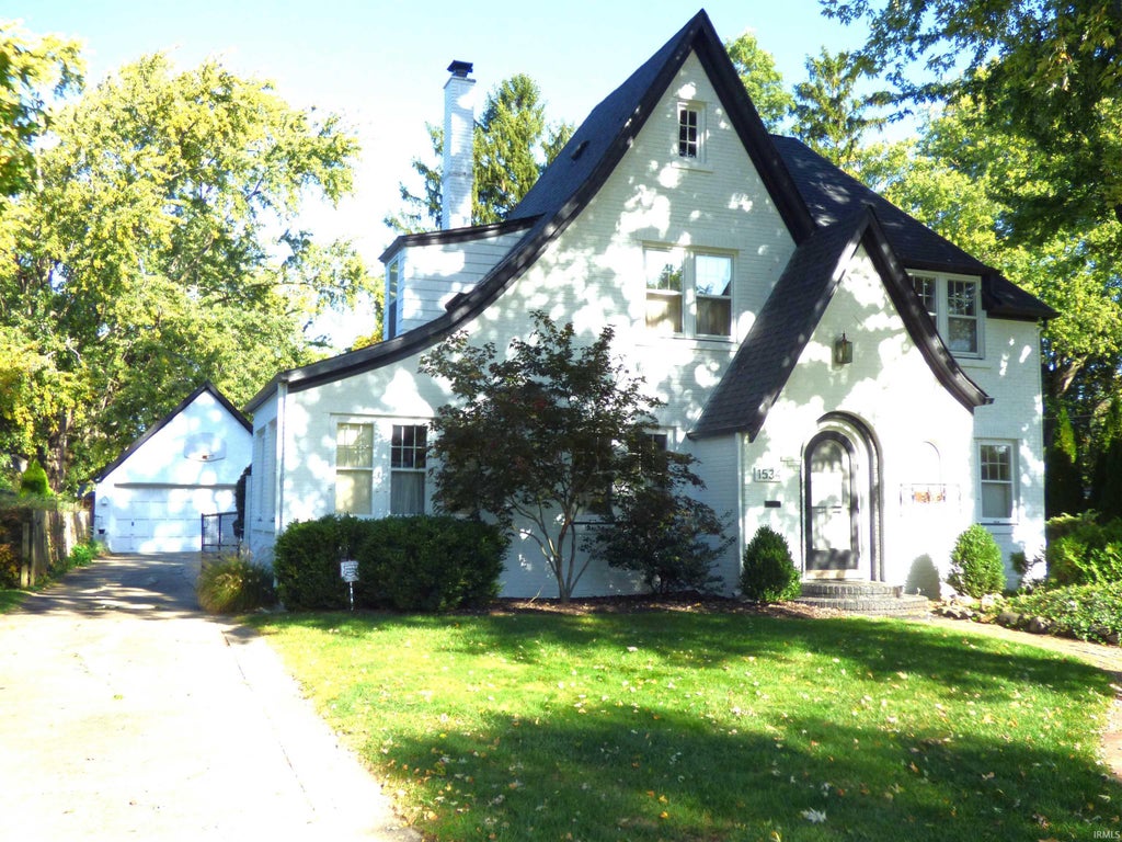 Photo of 1534 Greenleaf Boulevard, Elkhart, IN 46514 (MLS # 202642581)