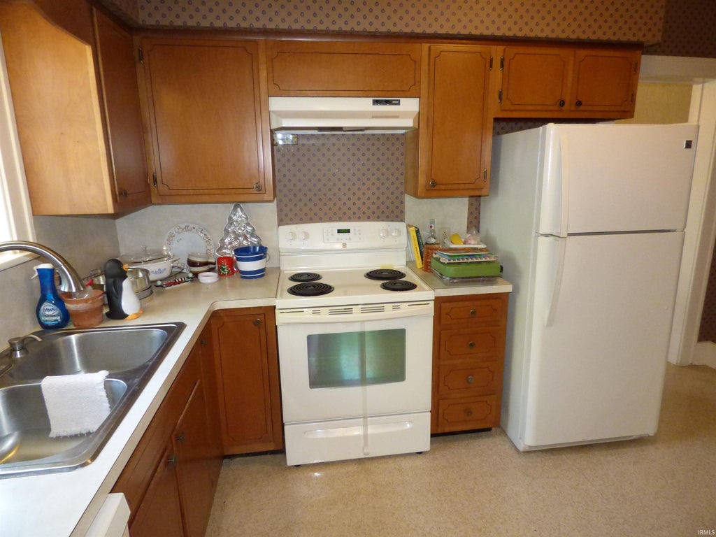 Photo of 1534 Greenleaf Boulevard, Elkhart, IN 46514 (MLS # 202642581)