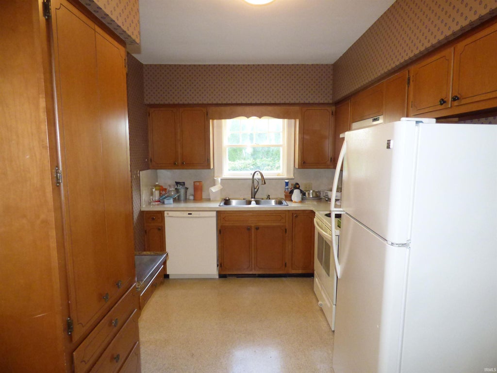 Photo of 1534 Greenleaf Boulevard, Elkhart, IN 46514 (MLS # 202642581)