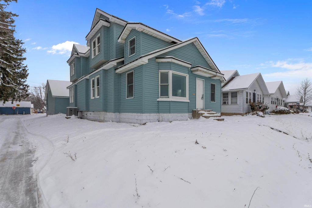 Photo of 1939 S Washington Street, Kokomo, IN 46902 (MLS # 202547697)