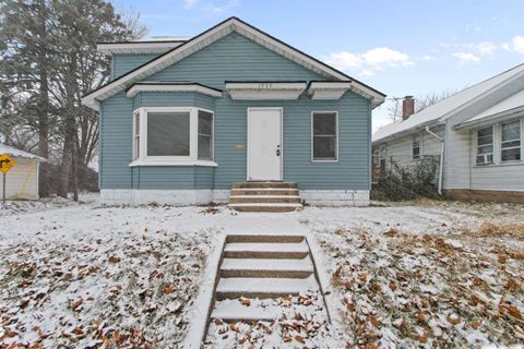 Photo of 1939 S Washington Street, Kokomo, IN 46902 (MLS # 202547697)