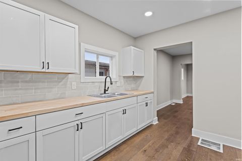 Tiny photo for 1939 S Washington Street, Kokomo, IN 46902 (MLS # 202547697)