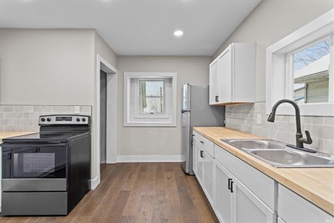 Tiny photo for 1939 S Washington Street, Kokomo, IN 46902 (MLS # 202547697)