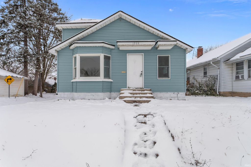 Photo of 1939 S Washington Street, Kokomo, IN 46902 (MLS # 202547697)