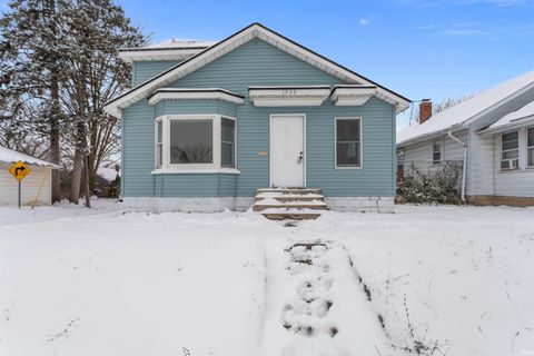 Photo of 1939 S Washington Street, Kokomo, IN 46902 (MLS # 202547697)