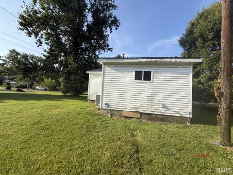 Tiny photo for 517 E 4Th Street, Hartford City, IN 47348 (MLS # 202626275)