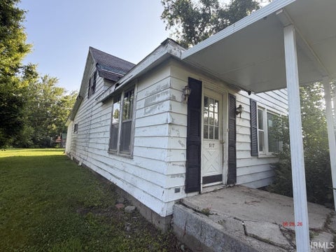 Tiny photo for 517 E 4Th Street, Hartford City, IN 47348 (MLS # 202626275)