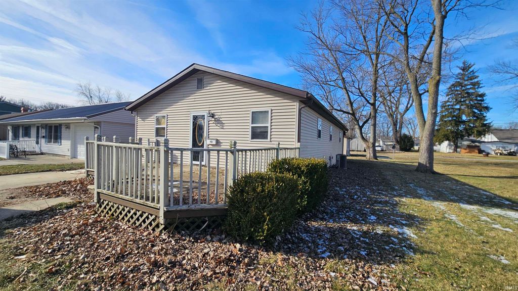 Photo of 1008 S Morgan St, Bluffton, IN 46714 (MLS # 202602367)