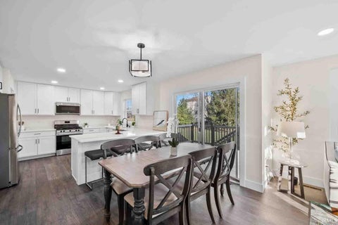 Tiny photo for 1114 Beacon Drive, Mishawaka, IN 46544 (MLS # 202641938)