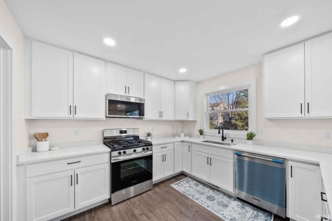 Tiny photo for 1114 Beacon Drive, Mishawaka, IN 46544 (MLS # 202641938)