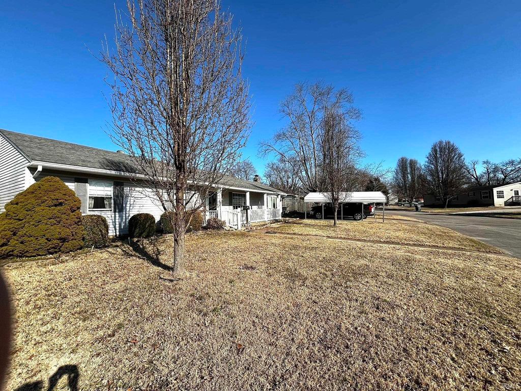 Photo of 221 Fairway Drive, Evansville, IN 47710 (MLS # 202604813)