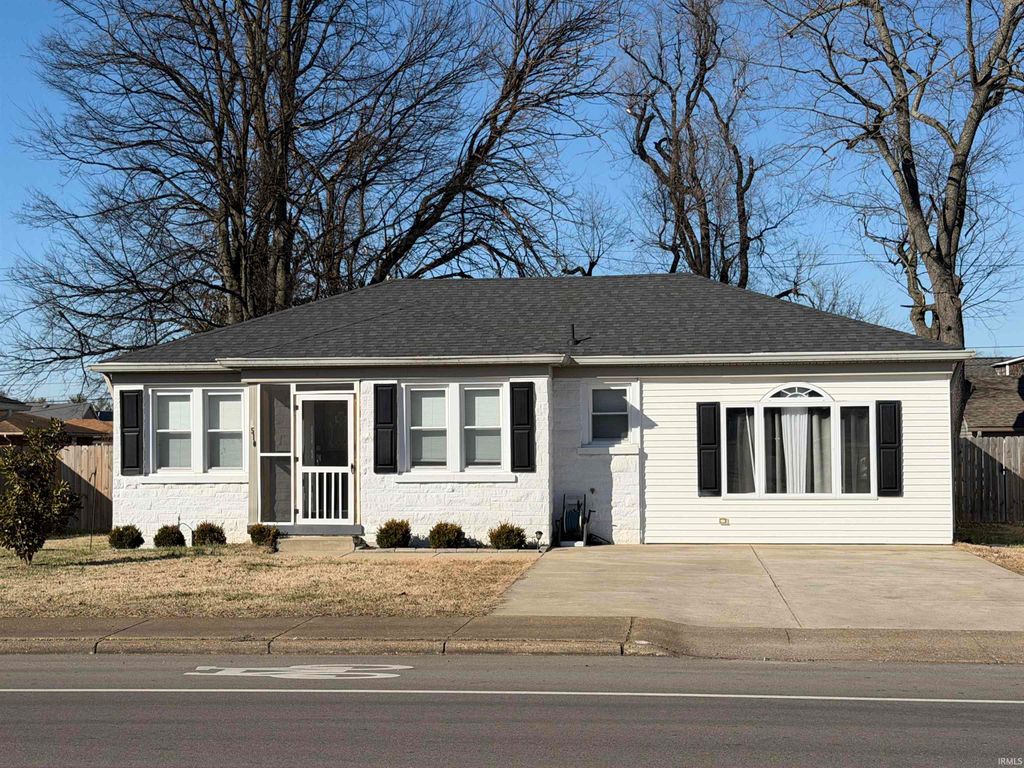 Photo of 6510 Lincoln Avenue, Evansville, IN 47715 (MLS # 202605491)