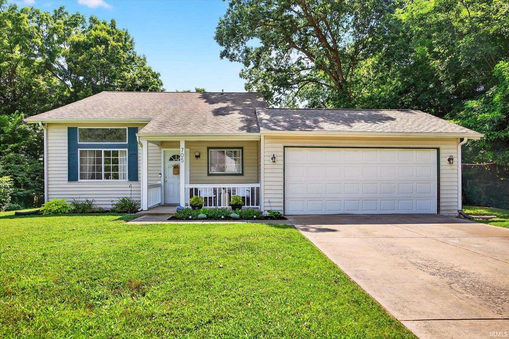 Photo of 705 N Hanover Glen, Ellettsville, IN 47429 (MLS # 202540177)