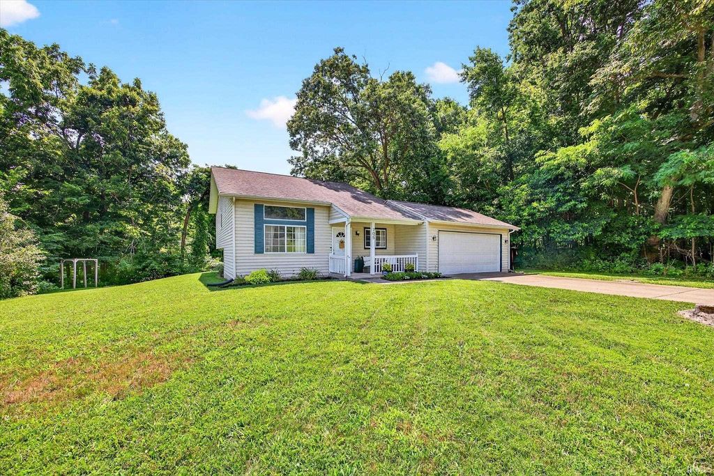 Photo of 705 N Hanover Glen, Ellettsville, IN 47429 (MLS # 202540177)