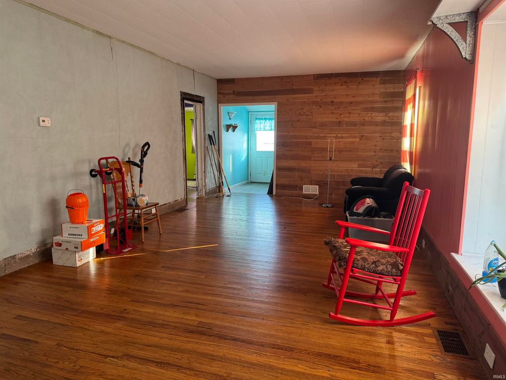 Photo of 1409 S 4Th Street, Clinton, IN 47842 (MLS # 202547718)