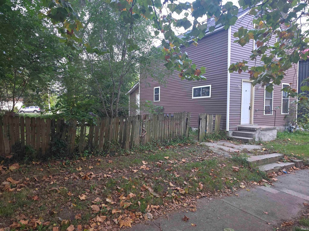 Photo of 517 9Th Street, Elkhart, IN 46516 (MLS # 202641991)