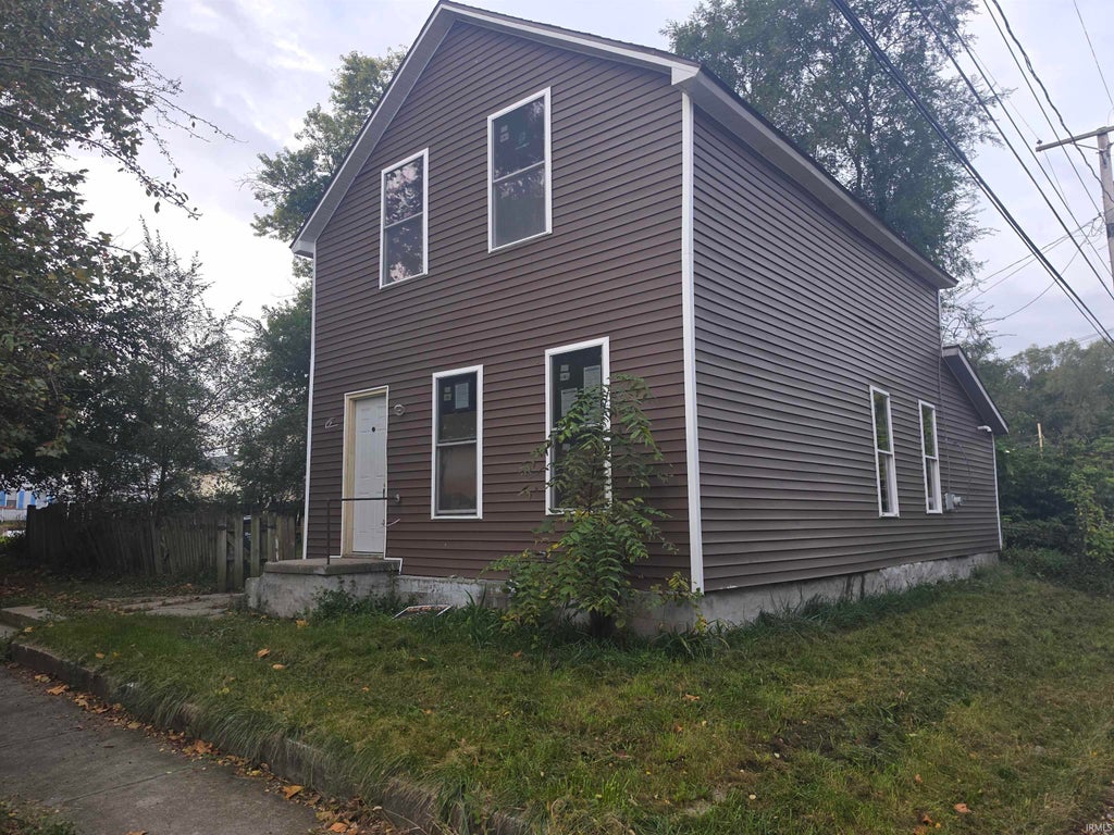 Photo of 517 9Th Street, Elkhart, IN 46516 (MLS # 202641991)