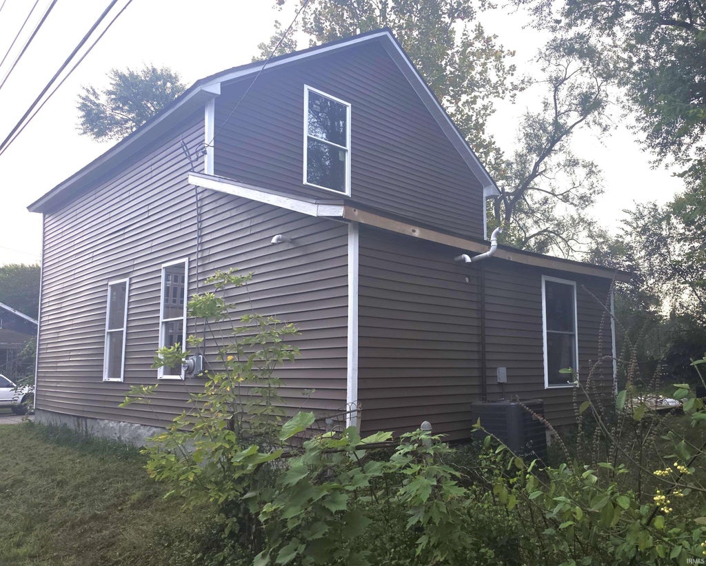 Photo of 517 9Th Street, Elkhart, IN 46516 (MLS # 202641991)