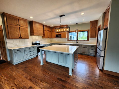 Tiny photo for 8545 W County Rd 1000 N, Rossville, IN 46065 (MLS # 202639090)