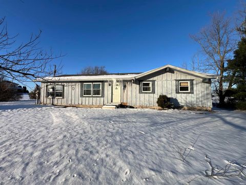 Photo of 10116 Yoder Road, Yoder, IN 46798 (MLS # 202548720)