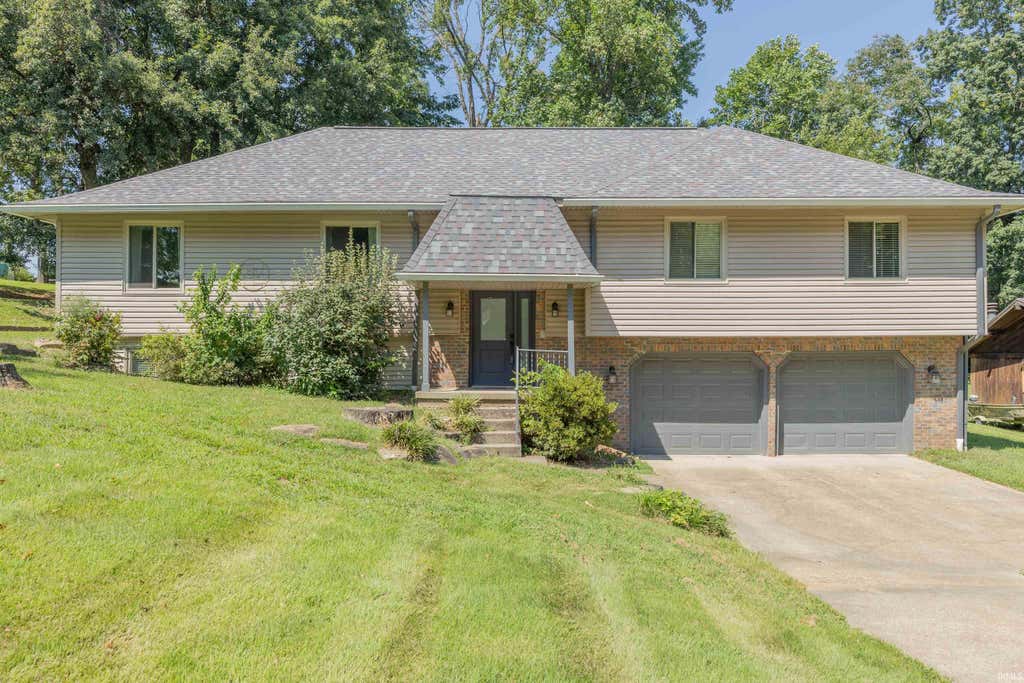 Photo of 5122 Woodridge Drive, Newburgh, IN 47630 (MLS # 202635288)