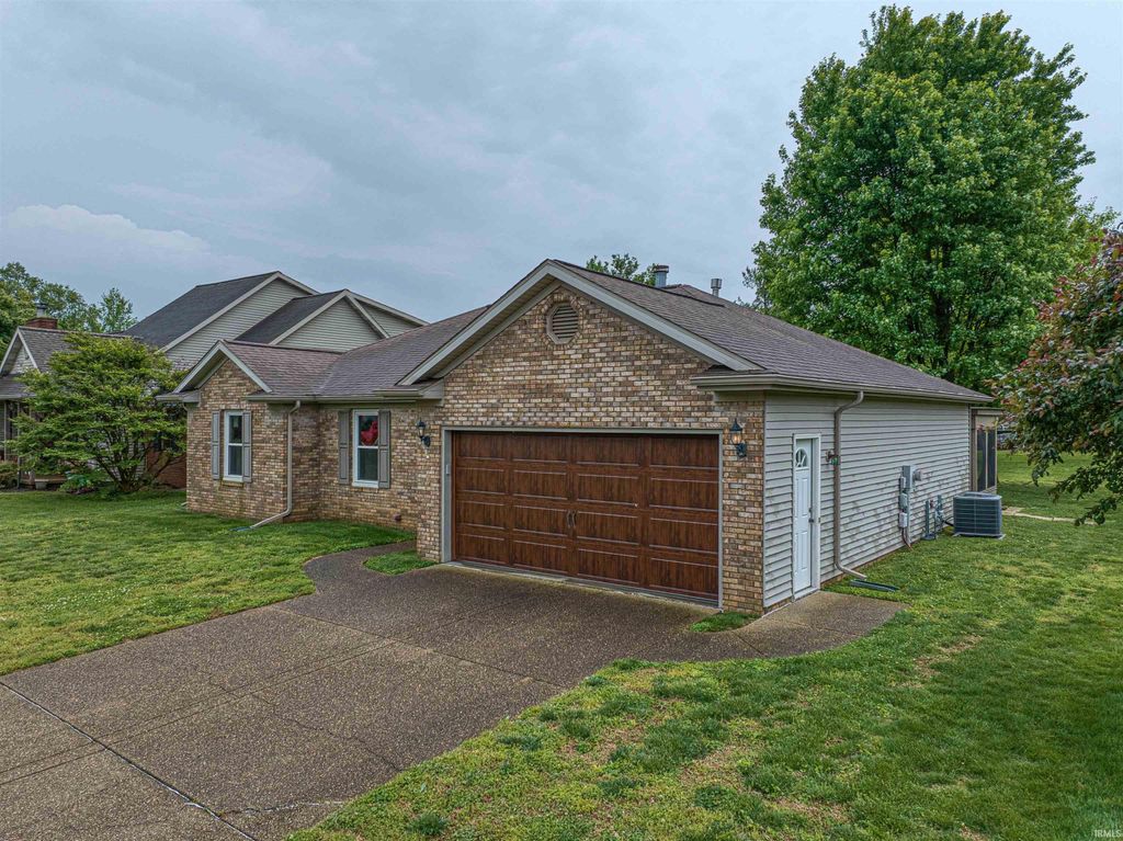 Photo of 10555 Willow Creek Road, Newburgh, IN 47630 (MLS # 202615576)