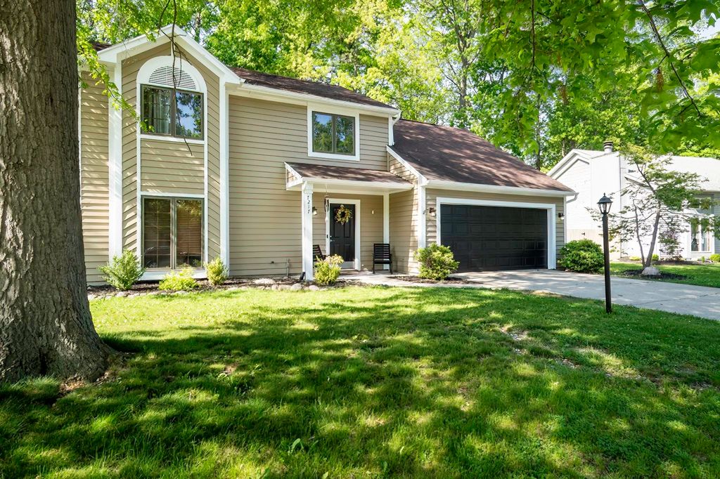Photo of 7217 Wood Meadows Lane, Fort Wayne, IN 46835 (MLS # 202618876)