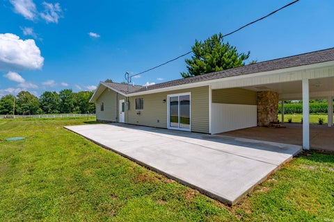 Tiny photo for 2444 Metzger Road, Boonville, IN 47601 (MLS # 202626049)