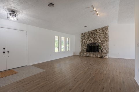 Tiny photo for 2444 Metzger Road, Boonville, IN 47601 (MLS # 202626049)