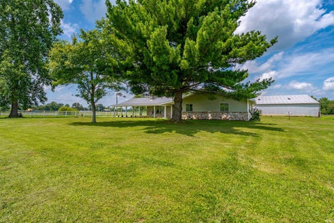 Tiny photo for 2444 Metzger Road, Boonville, IN 47601 (MLS # 202626049)