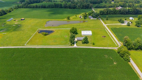 Tiny photo for 2444 Metzger Road, Boonville, IN 47601 (MLS # 202626049)