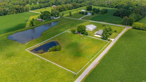 Tiny photo for 2444 Metzger Road, Boonville, IN 47601 (MLS # 202626049)