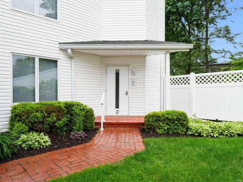 Tiny photo for 10660 N Southshore Drive #D3, Syracuse, IN 46567 (MLS # 202637300)
