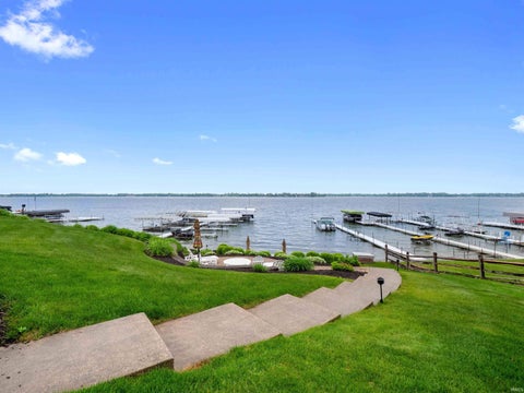 Tiny photo for 10660 N Southshore Drive #D3, Syracuse, IN 46567 (MLS # 202637300)