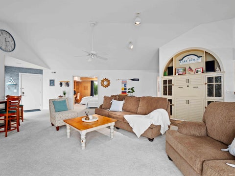 Tiny photo for 10660 N Southshore Drive #D3, Syracuse, IN 46567 (MLS # 202637300)