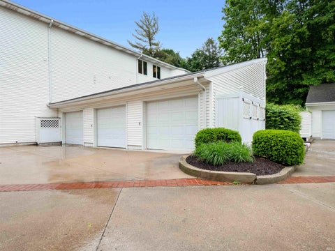 Tiny photo for 10660 N Southshore Drive #D3, Syracuse, IN 46567 (MLS # 202637300)