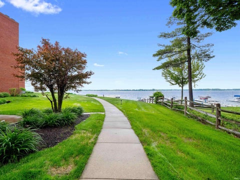 Tiny photo for 10660 N Southshore Drive #D3, Syracuse, IN 46567 (MLS # 202637300)