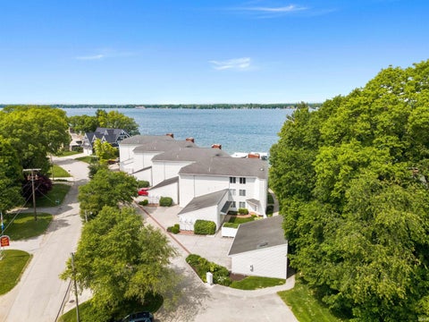 Tiny photo for 10660 N Southshore Drive #D3, Syracuse, IN 46567 (MLS # 202637300)
