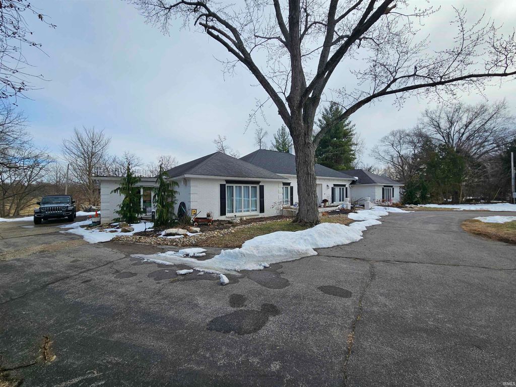 Photo of 123 Fairway Drive, Vincennes, IN 47591 (MLS # 202604839)