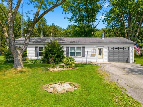 Photo of 258 Park Avenue, Upland, IN 46989 (MLS # 202628534)