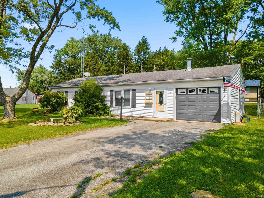 Photo of 258 Park Avenue, Upland, IN 46989 (MLS # 202628534)
