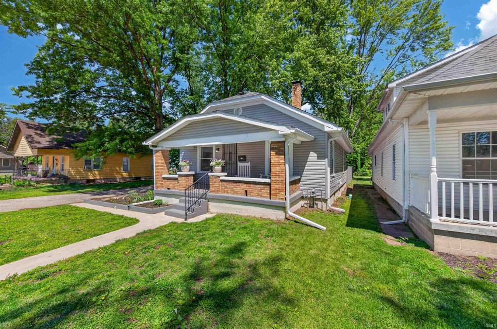 Photo of 2112 Putnam Street, Terre Haute, IN 47803 (MLS # 202617430)