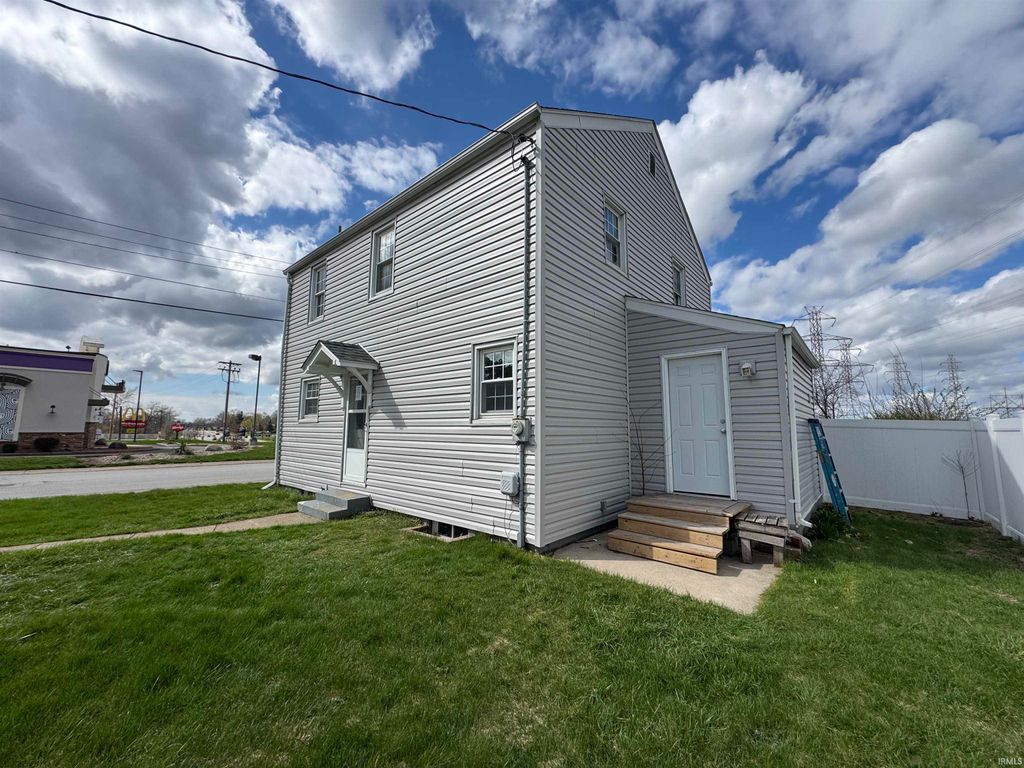 Photo of 2827 Lincolnway Street, Mishawaka, IN 46544 (MLS # 202616230)