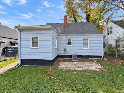 Tiny photo for 905 Mckinnie Avenue, Fort Wayne, IN 46806 (MLS # 202644945)