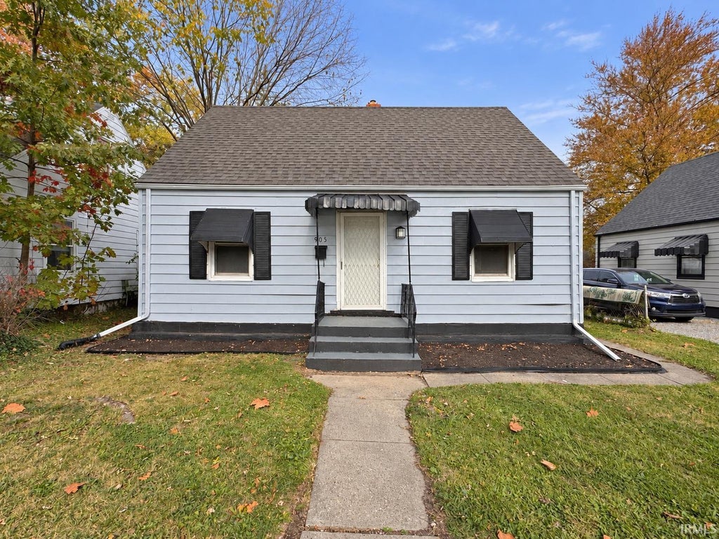 Photo of 905 Mckinnie Avenue, Fort Wayne, IN 46806 (MLS # 202644945)