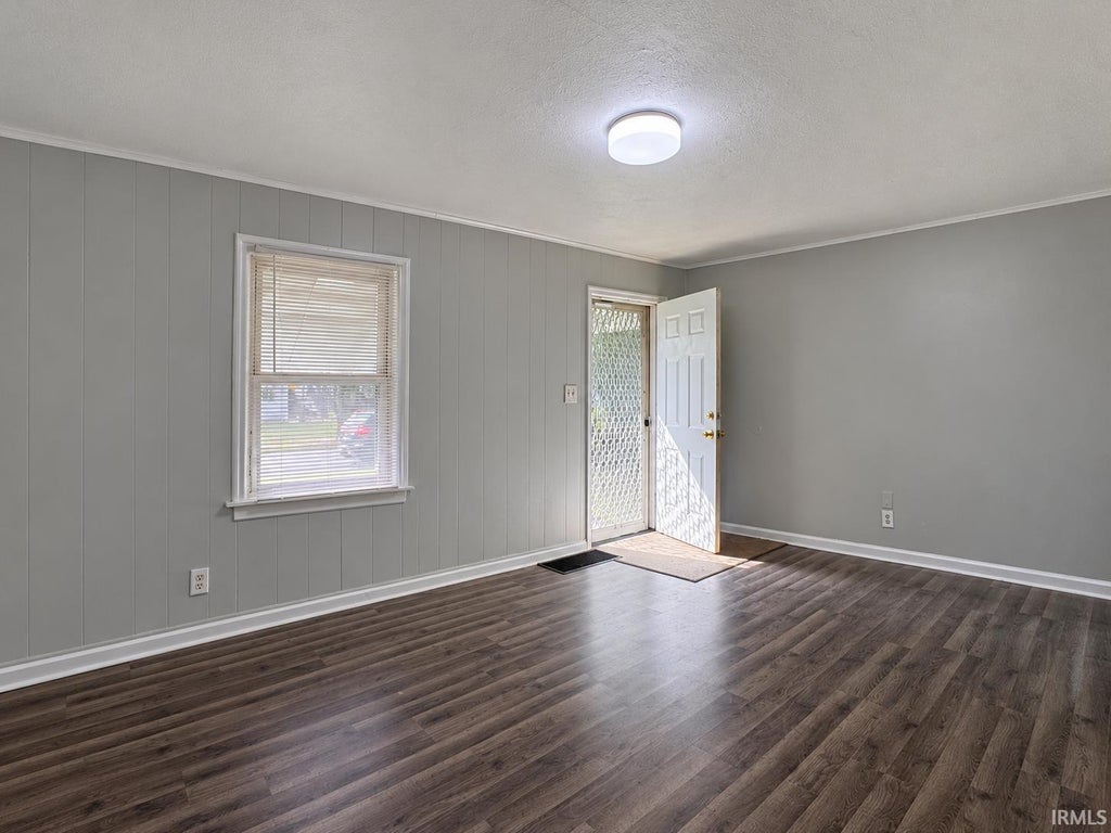 Photo of 905 Mckinnie Avenue, Fort Wayne, IN 46806 (MLS # 202644945)